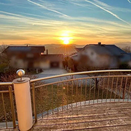 Mit Traumblick Villa Perlesreut